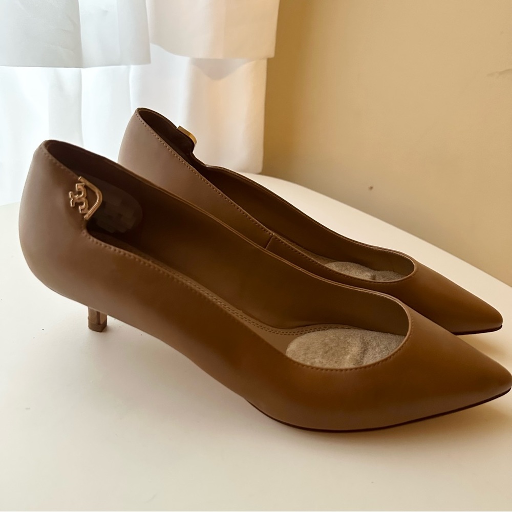 Worn for few hours Tory Burch Size 7.5 Tan Kitten Heels with box